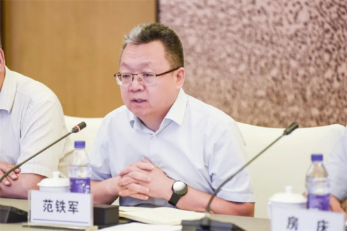 图：范铁军致辞