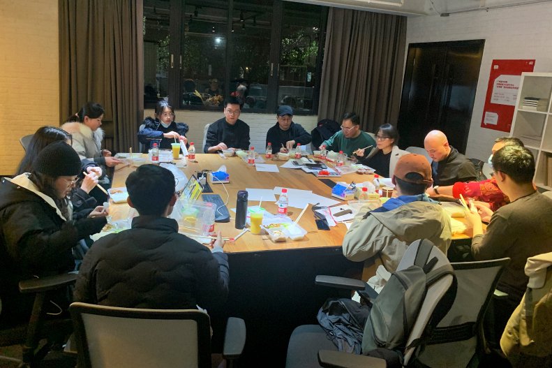 设计团队开讨论会