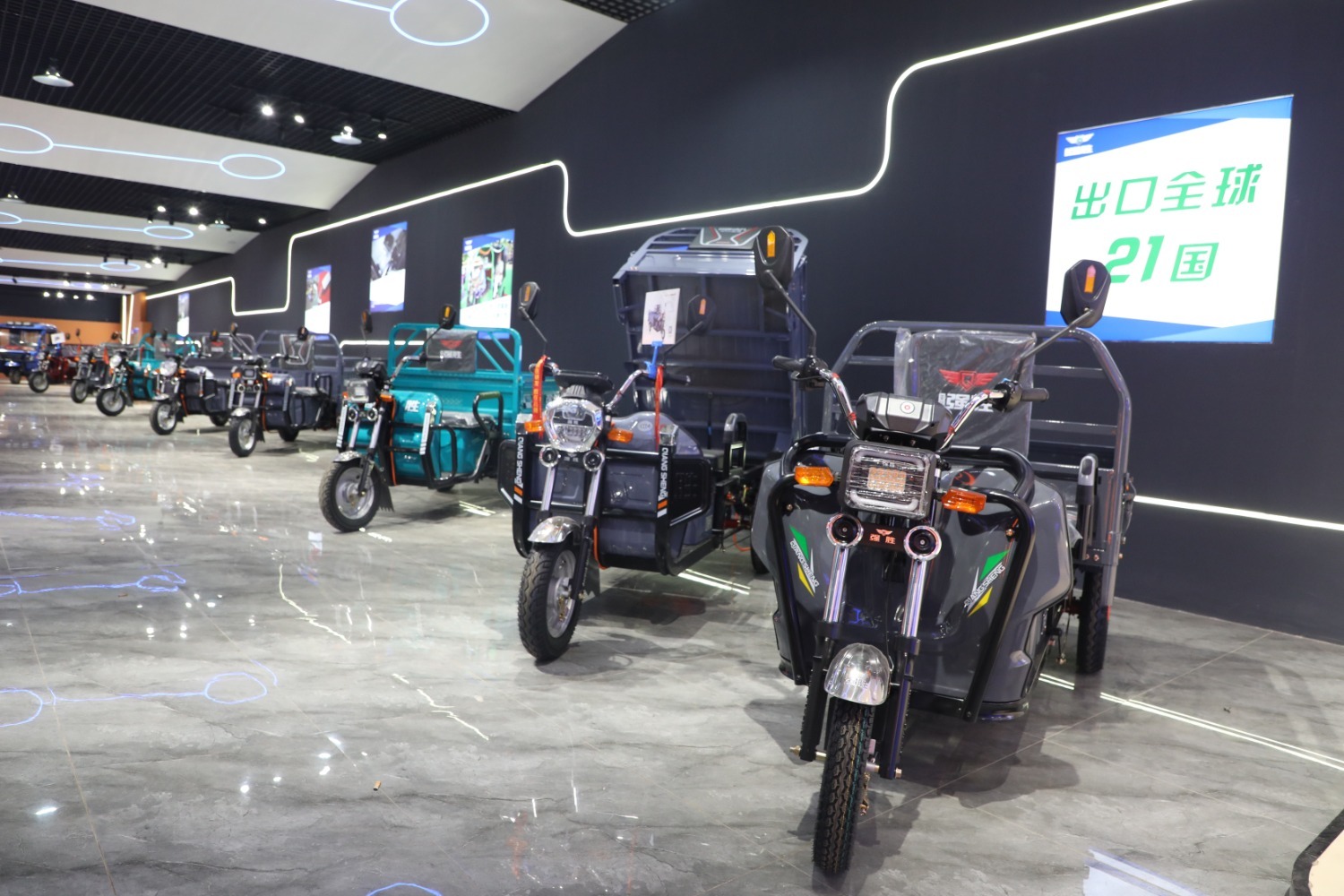 图为香河强胜电动车制造有限公司展厅内款式各样的电动车.(陈宏儒摄)