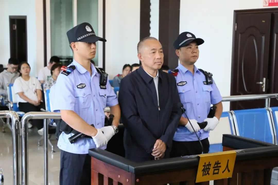 中国光大银行原首席业务总监兼机构客户部总经理张博贪污,受贿,行贿案