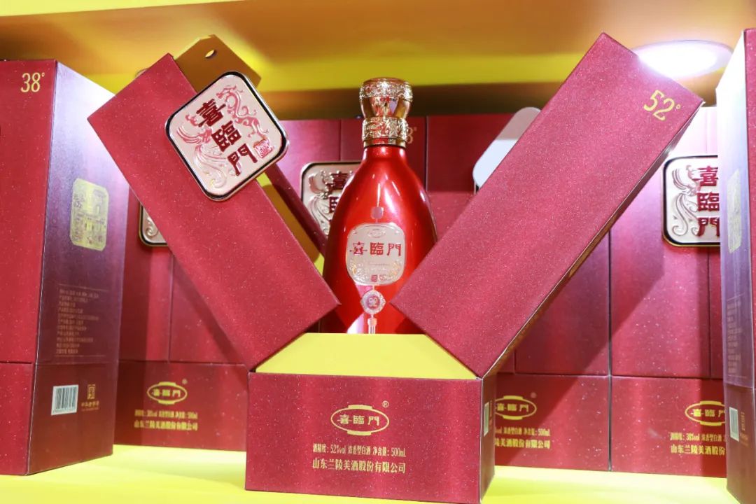 除产品外，兰陵美酒还受邀参加了酒会论坛，作为中华老字号代表企业，与更多酒企酒商进行交流和探讨。