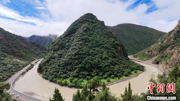 图为西藏那曲市嘉黎县独俊大峡谷.贡确摄