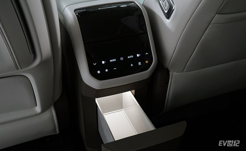 你的第二个家 棚拍上汽大通MAXUS大家7