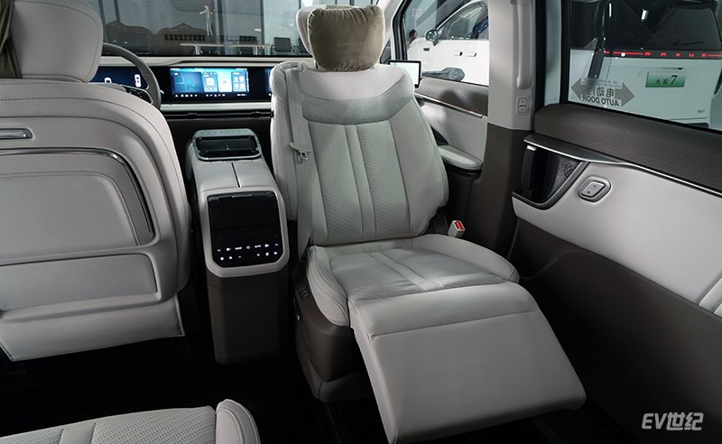 你的第二个家 棚拍上汽大通MAXUS大家7