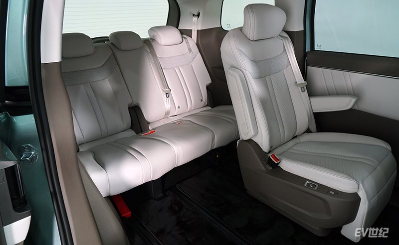 你的第二个家 棚拍上汽大通MAXUS大家7