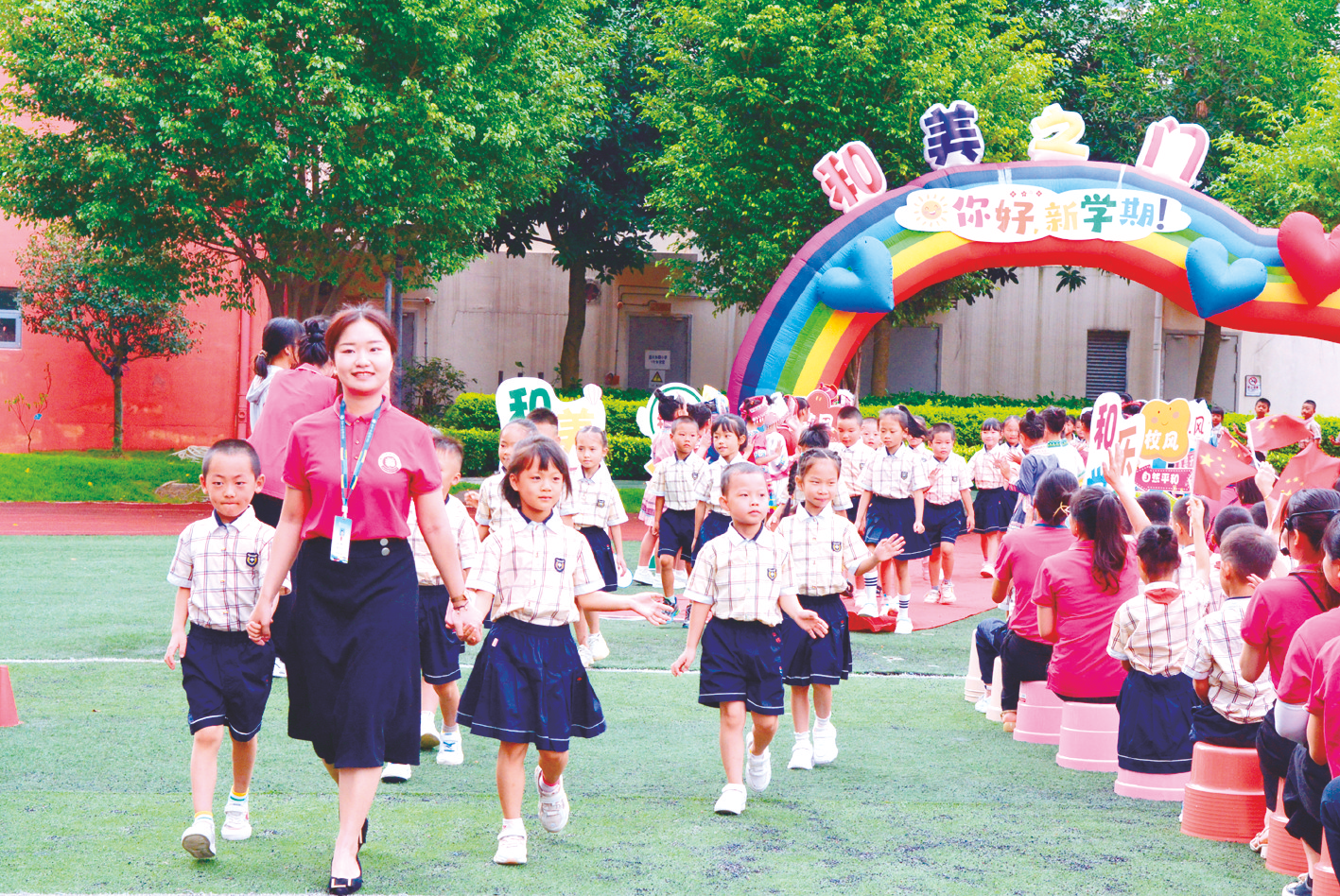 &nbsp;&nbsp;&nbsp;&nbsp;74南宁市虹桥小学开学第一天,师生快乐