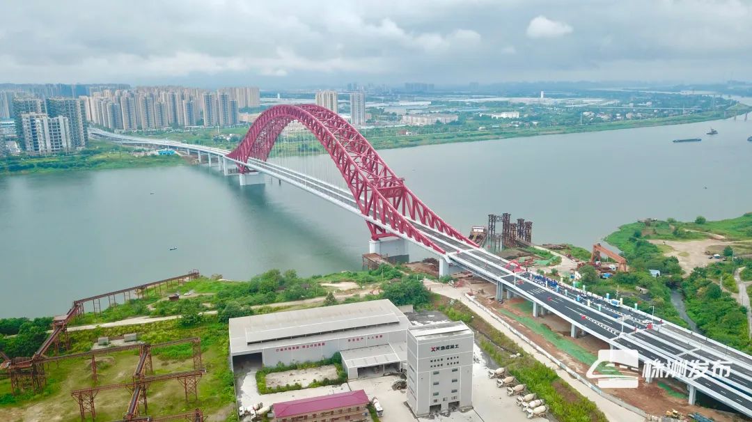 8月28日,清水塘大桥建成通车.株洲发布记者摄影
