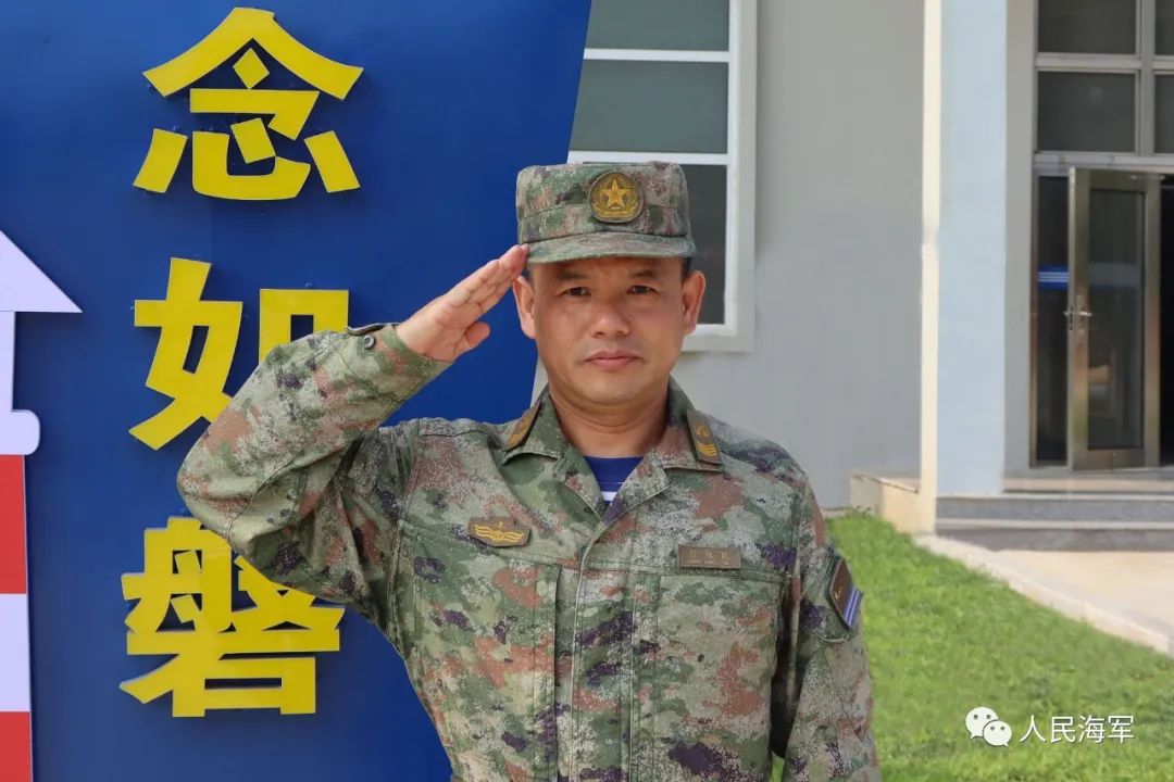 六排勋表!这名军士长到底有多强?|程红_新浪财经_新浪网
