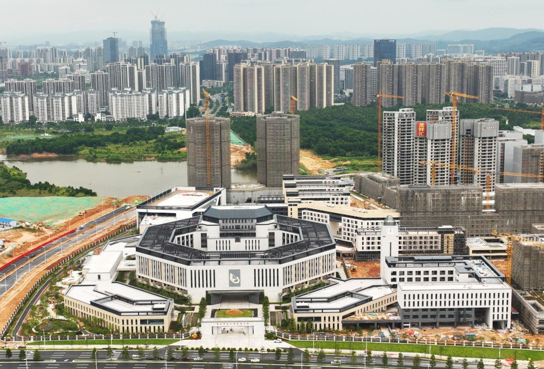 华南师范大学附属中学知识城校区.李剑锋摄