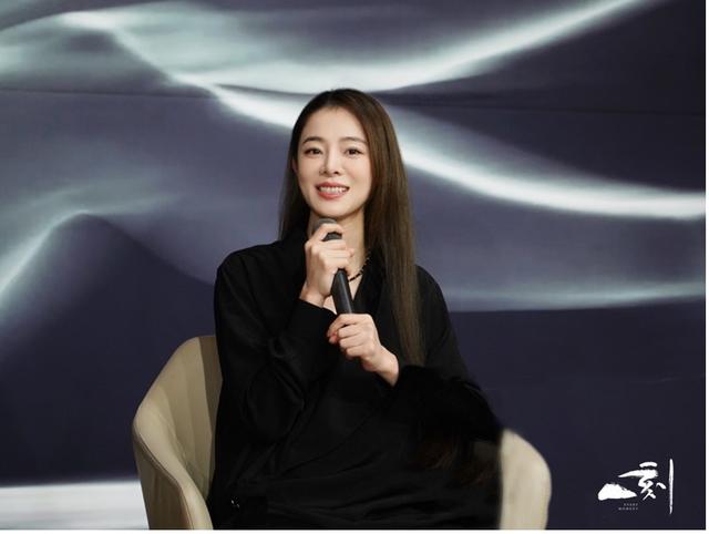 舞蹈剧场《一刻》国家大剧院上演,华宵一以舞诠释生命哲思|一刻_新浪