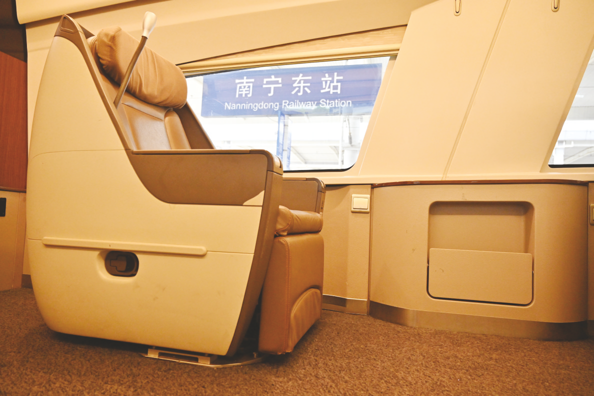 &nbsp;&nbsp;&nbsp;&nbsp;▲复兴号动车组一等座为皮质沙发型座椅