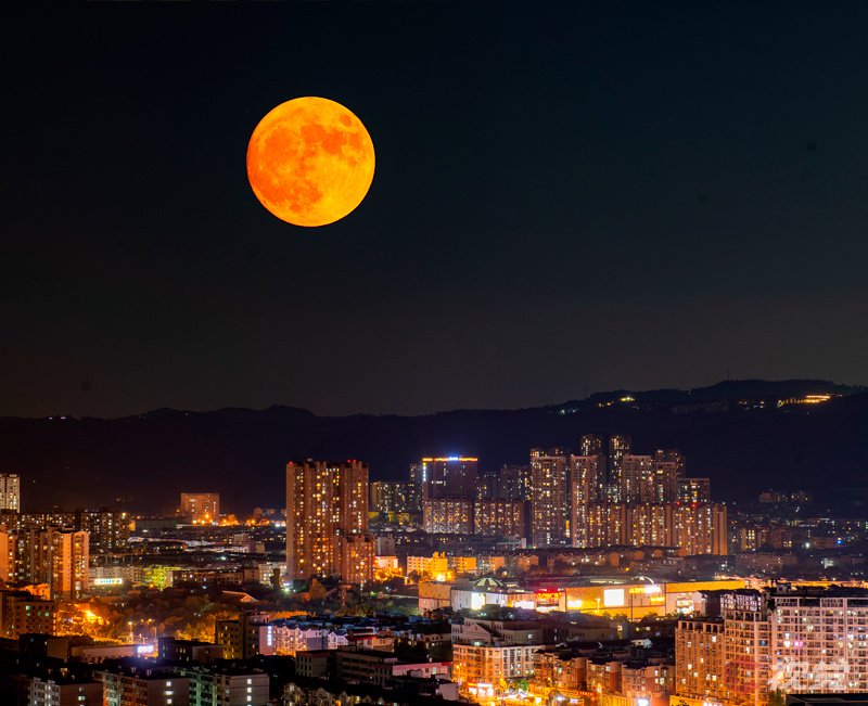年度最大满月"超级月亮"现身夜空|蓝月亮_新浪财经_新浪网