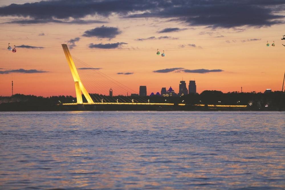 这是8月27日拍摄的哈尔滨太阳岛的太阳桥夕照. 新华社记者 石枫 摄