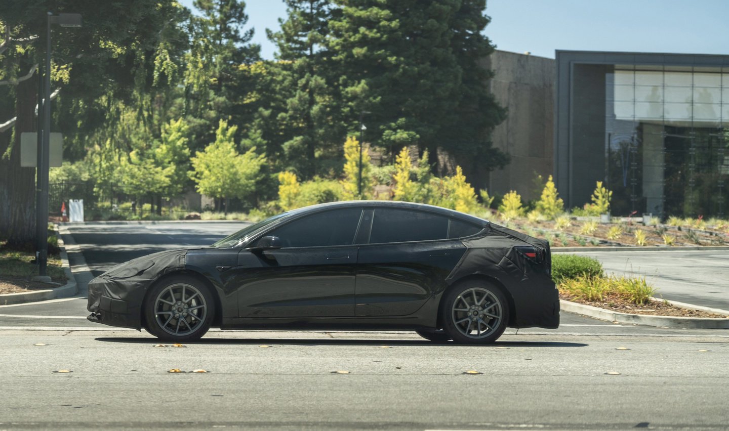 消息称特斯拉 Model 3 改款车型计划 9 月 1 日上市，预计 20 万元左右