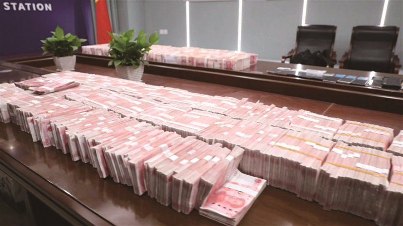 大量假币的特大诈骗案,查获面值600万元假币以及人民币现金400余万元