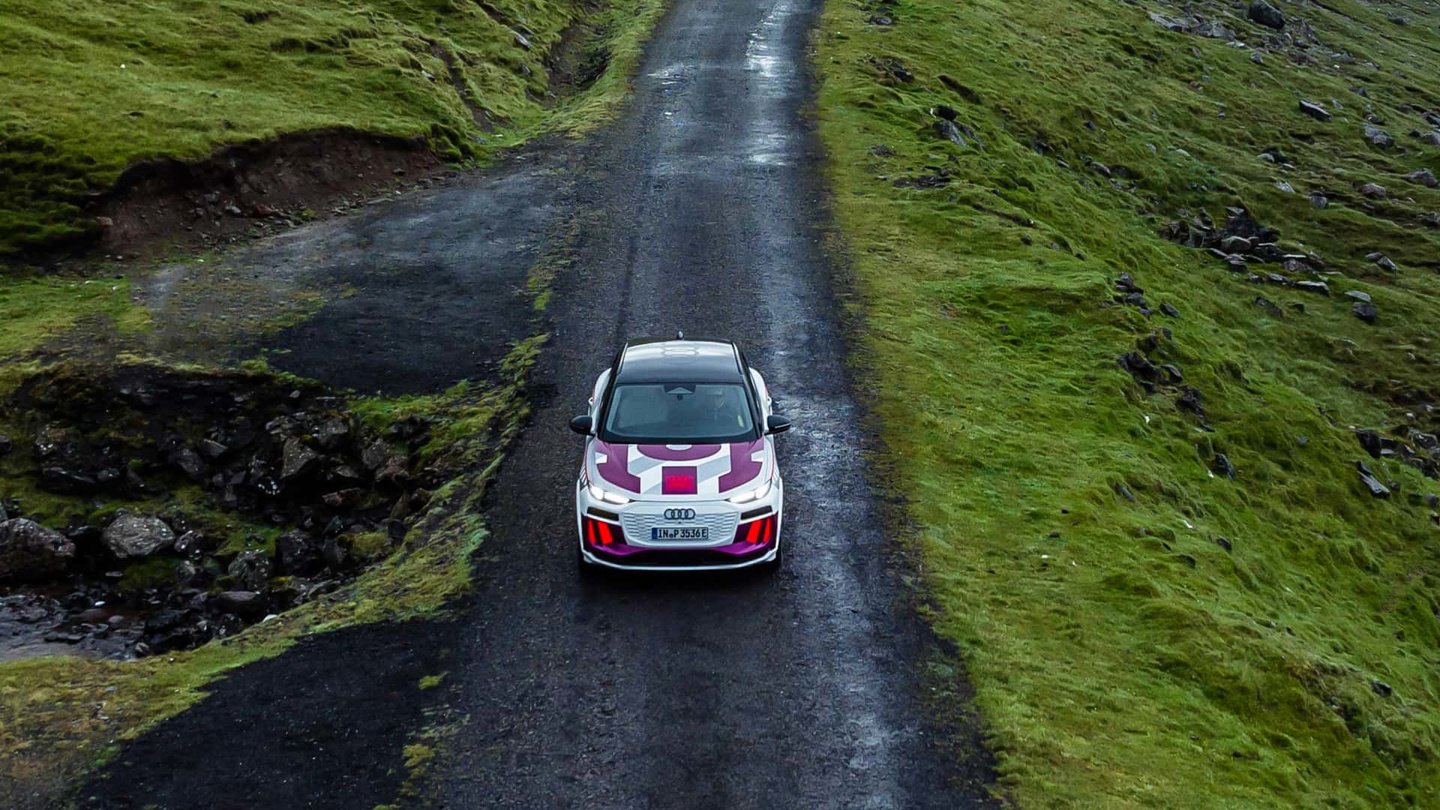 奥迪发布 Q6 e-tron SUV 内饰预告图，大尺寸双联屏车机 + AR 导航系统