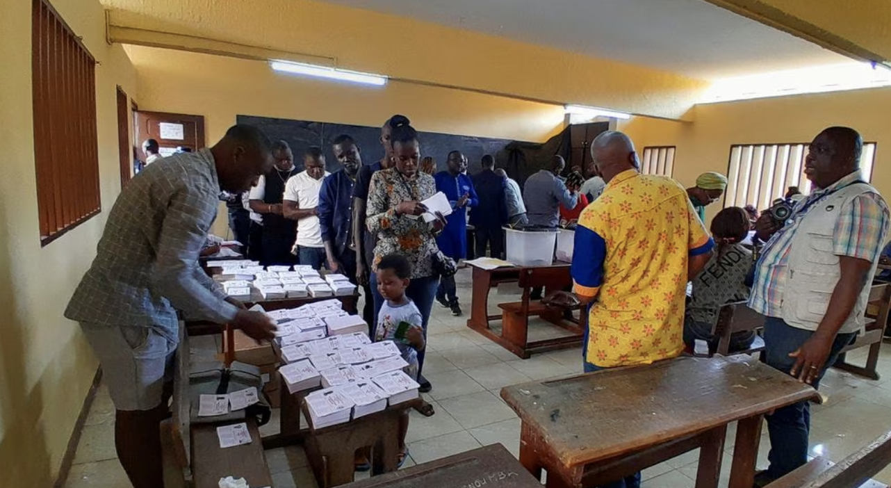 ▲8月26日，加蓬国民正在投票