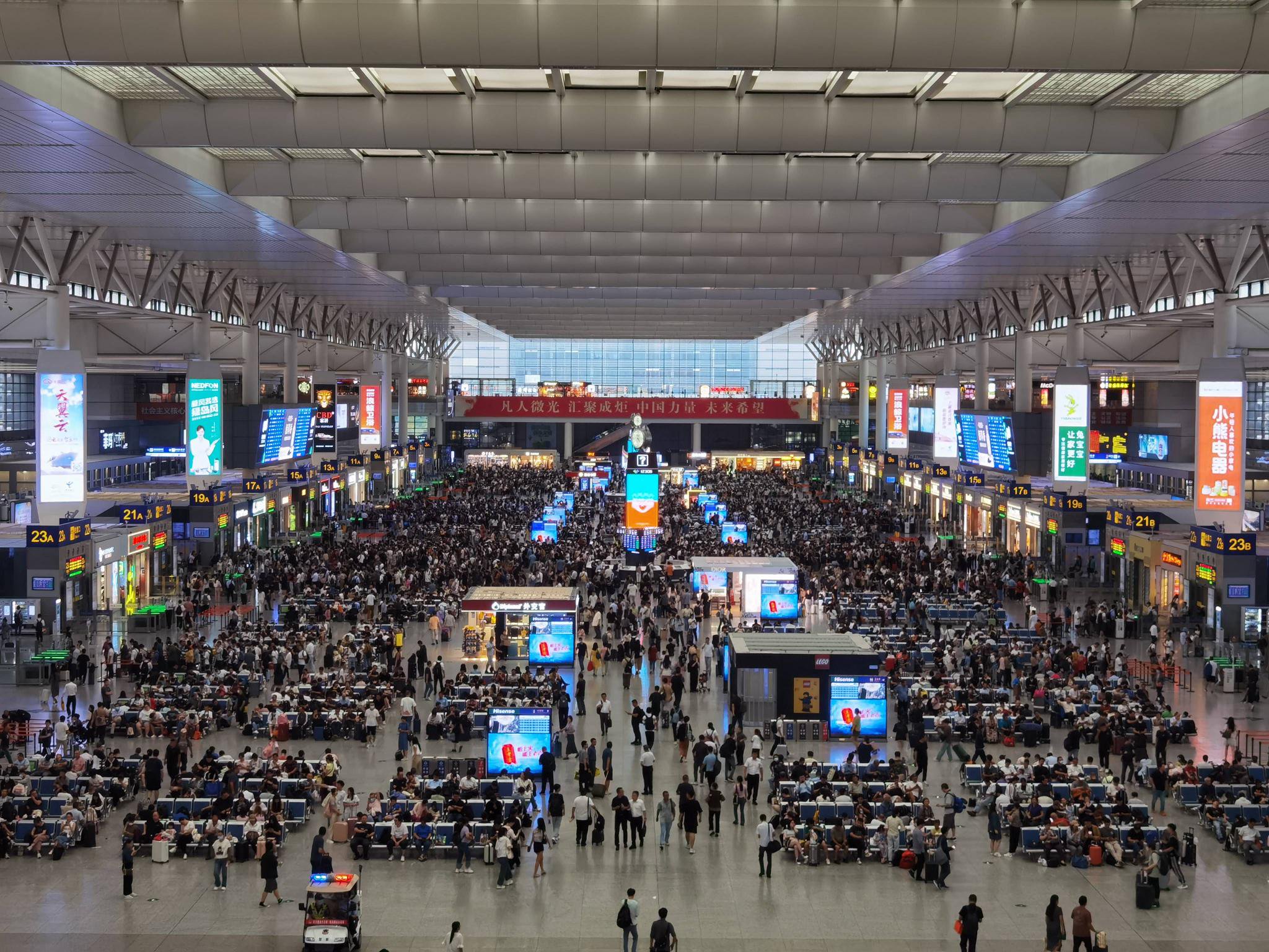 虹桥火车站候车大厅 受访者 供图