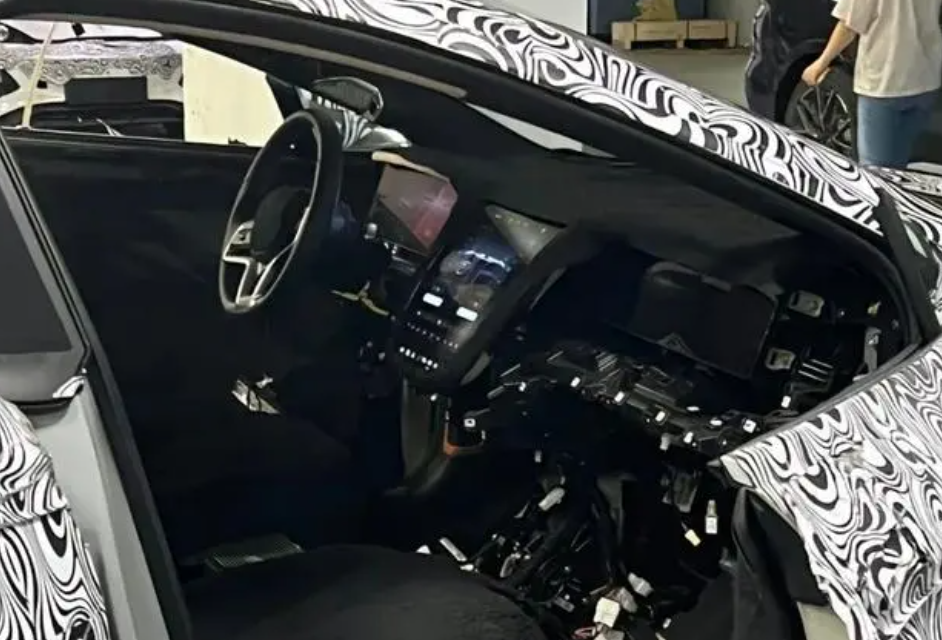 极狐阿尔法S全新HI版体验：华为加持的辅助驾驶 能媲美老司机吗？