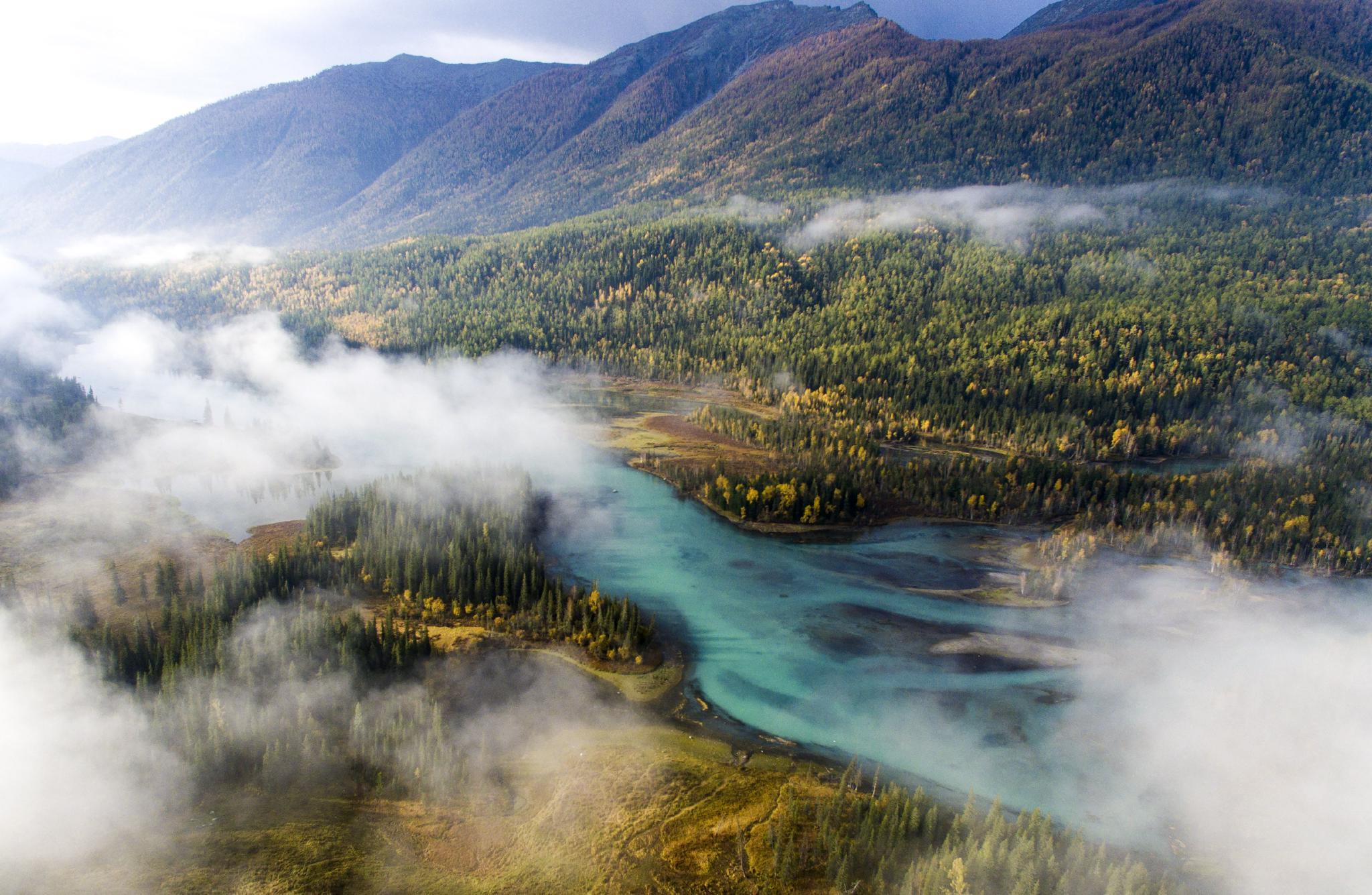 新疆阿勒泰喀纳斯景区风光(无人机照片,2019年9月24日摄).