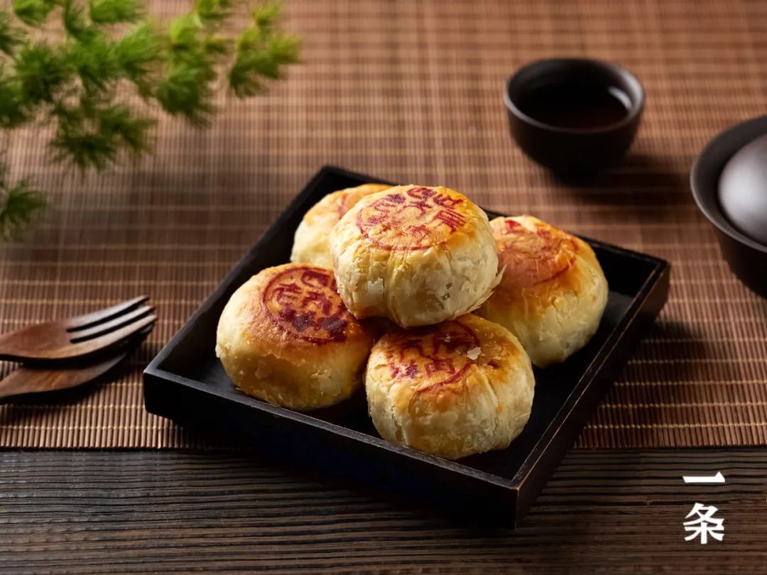 一咬就爆汁的鲜肉酥饼,饼皮松脆,肉馅饱满,西区老大