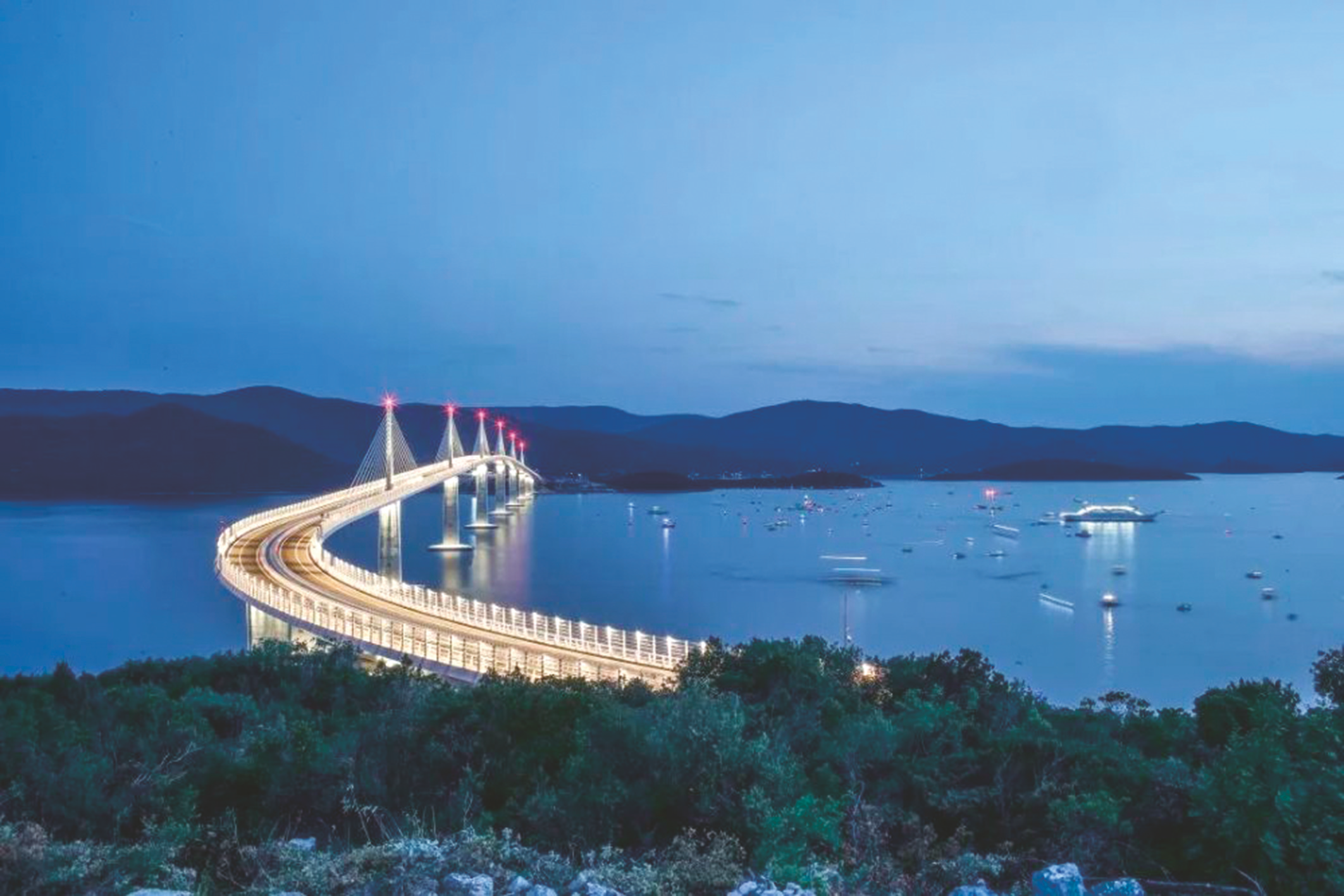 中企承建的佩列沙茨大桥 通车一周年