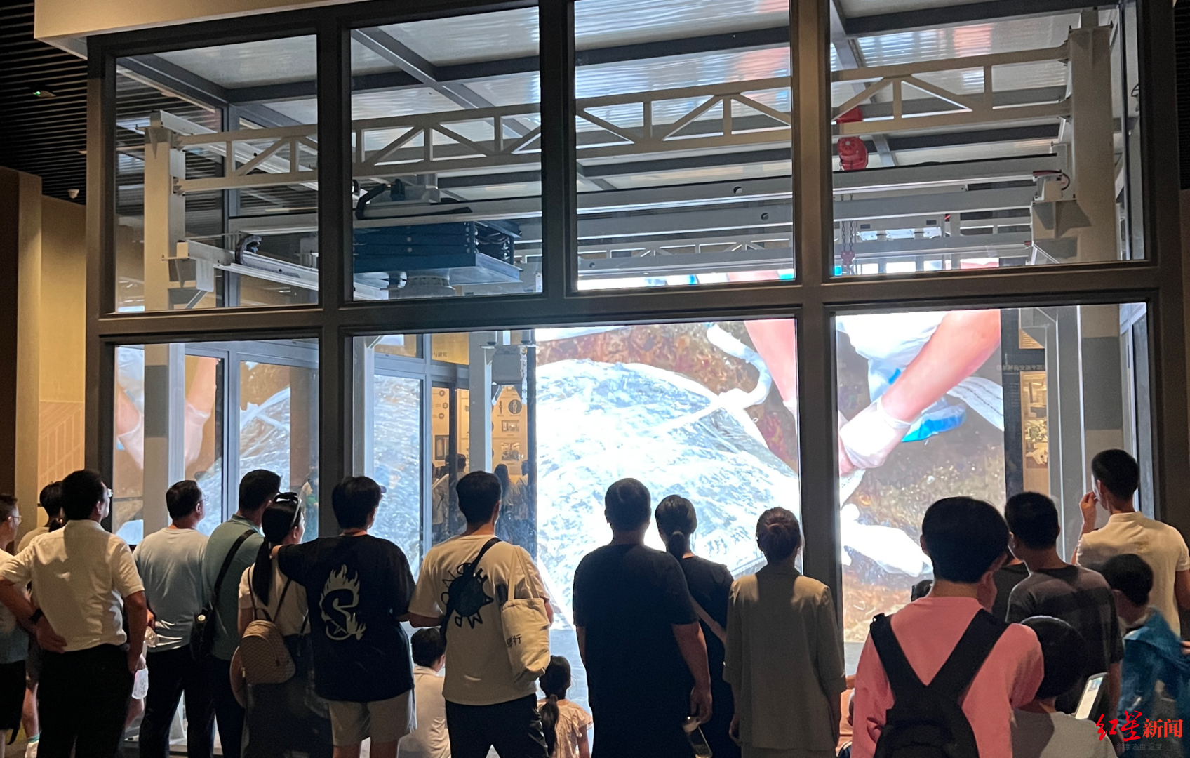 ▲三星堆博物館新館,多媒體演繹文物修復過程