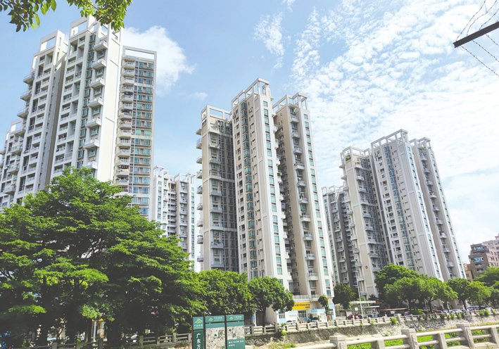 存量房贷利率调整即将落地。图为远眺东莞厚街一处住宅楼盘&nbsp;每经记者 陈荣浩 摄