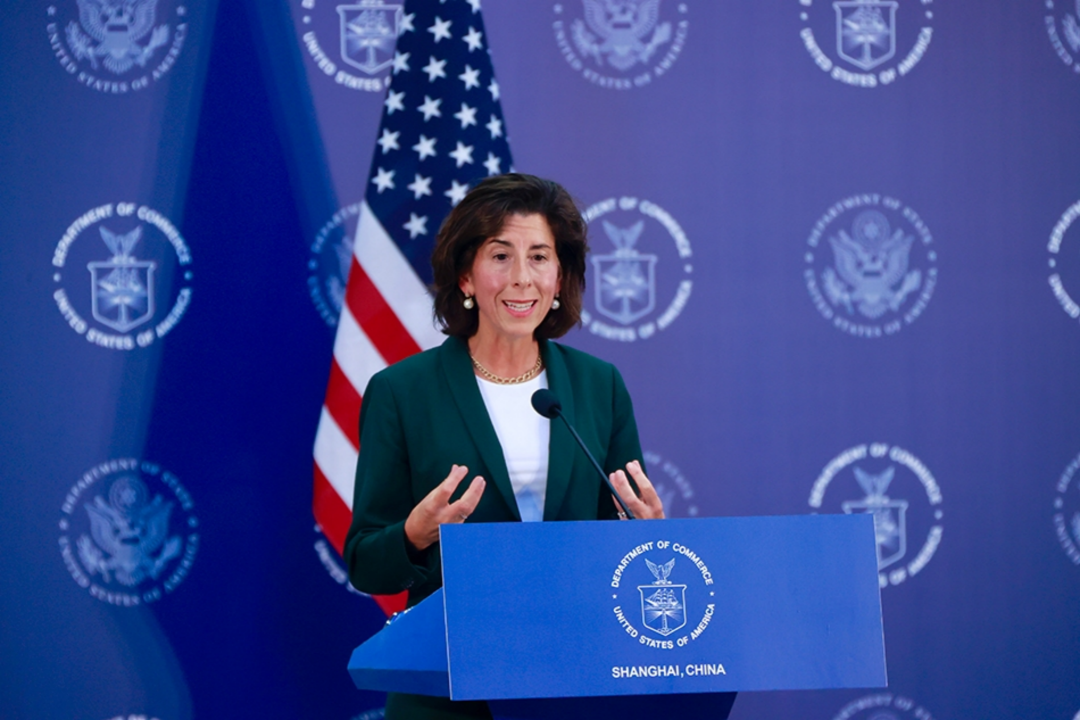8月30日下午,美国商务部部长雷蒙多在上海举行发布会,介绍其访华行程