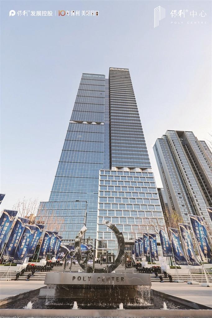 晚,保利中心"点亮兰州天际线"活动在位于黄河湾滨水一线北岸的保利中