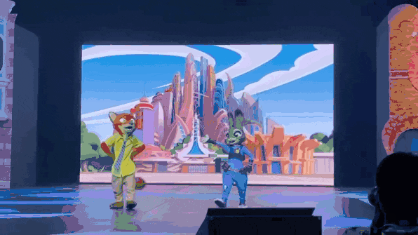 “疯狂动物城”的朱迪和尼克这对CP亮相发布会