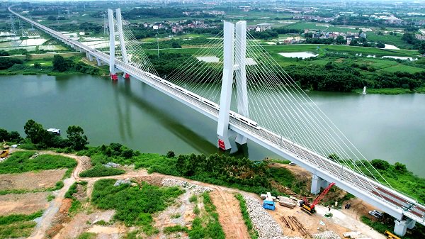 8月29日,随着g55302次列车从广州新塘站出发,一路驶往汕尾站方向,中国