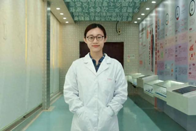 别把"歪脖"当可爱,这种病需警惕!|健康有道_新浪财经_新浪网