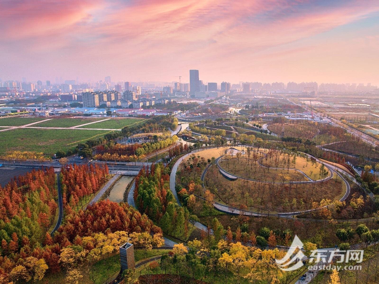 早在桃浦中央绿地规划之初,就订立了"对标纽约中央公园"的宏伟愿景