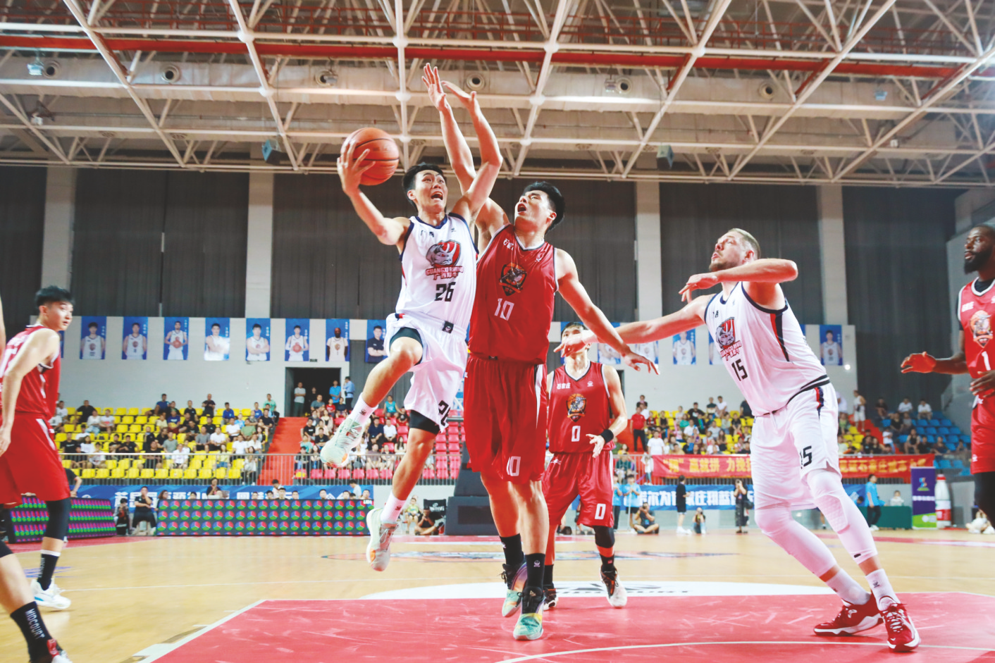篮球联赛(nbl)季后赛4日结束首轮争夺,卫冕冠军广西威壮以111比95的