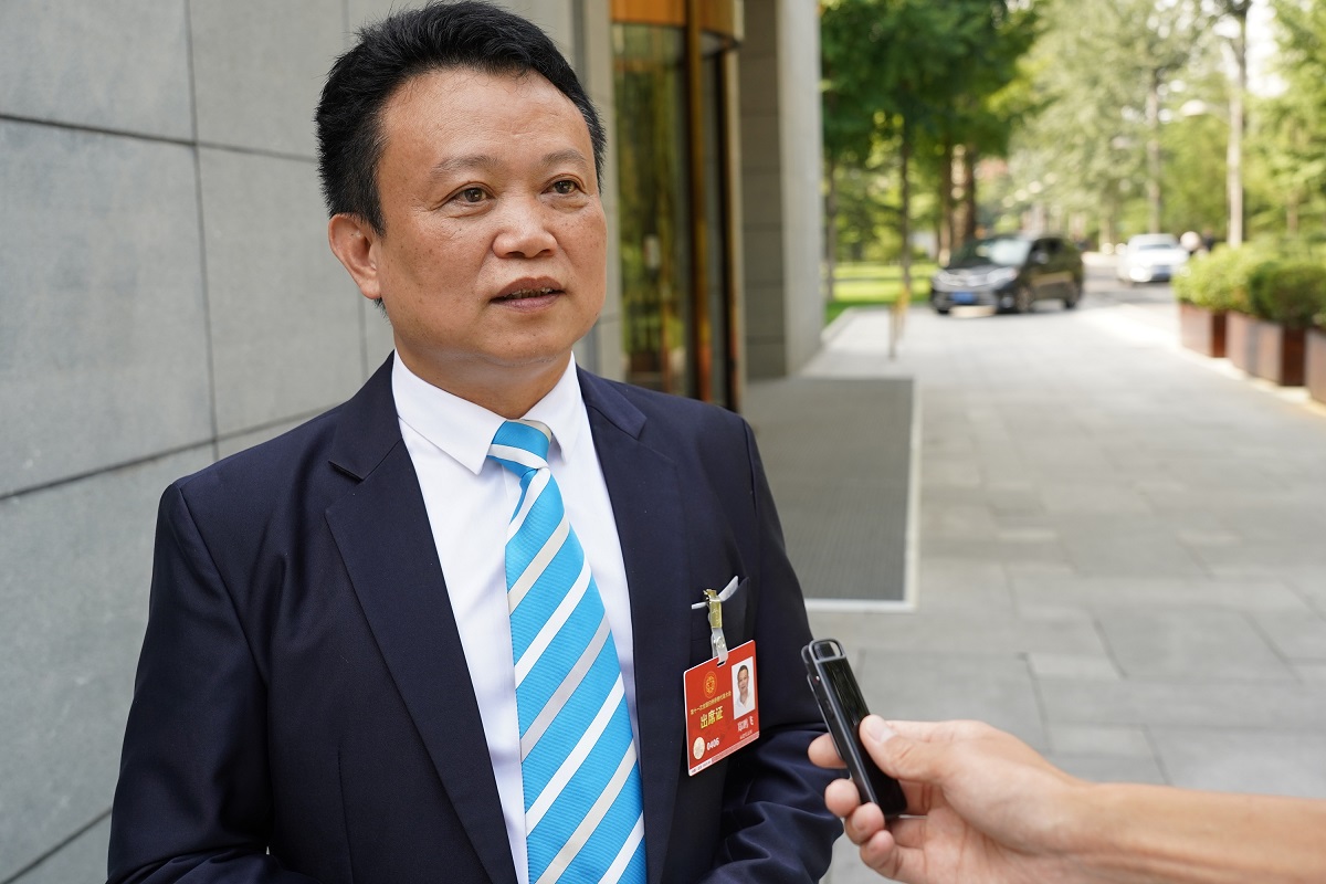 顺美集团总经理郑鹏飞接受采访.(沈忠浩摄)