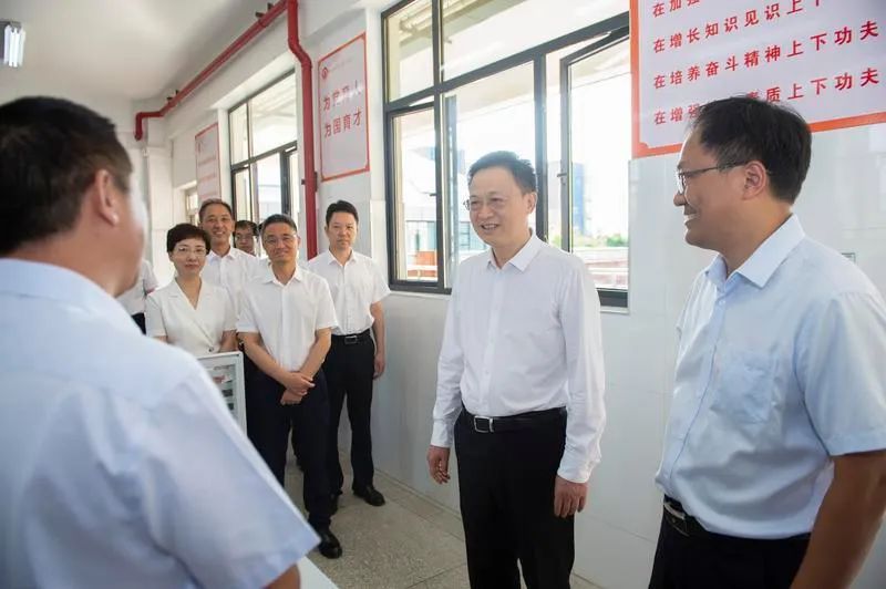 王祺扬王太晖走访慰问教师代表|襄阳市_新浪财经_新浪网