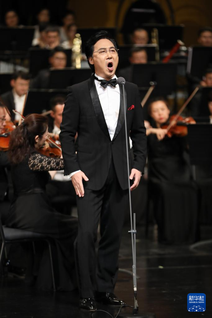 9月6日,男中音歌唱家廖昌永在金钟之星"一带一路"民族音乐会上演出.