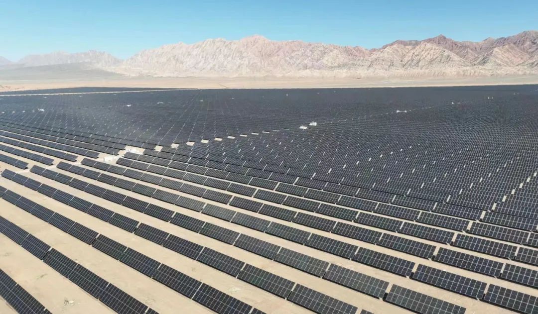 新疆库车绿氢示范项目光伏厂.