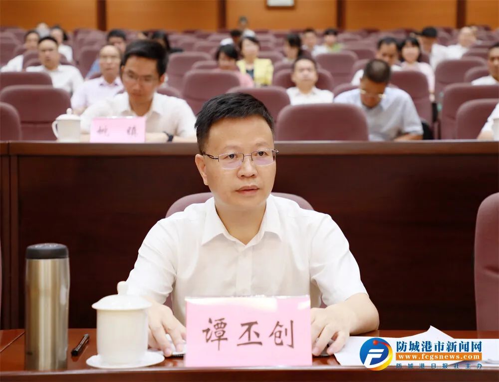 市委书记谭丕创出席并聆听讲座.防城港日报全媒体记者 韦荣合 摄
