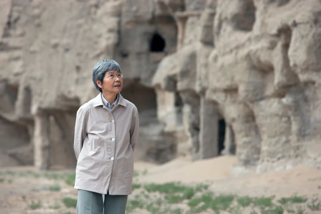 常书鸿,段文杰和樊锦诗颁发了杰出贡