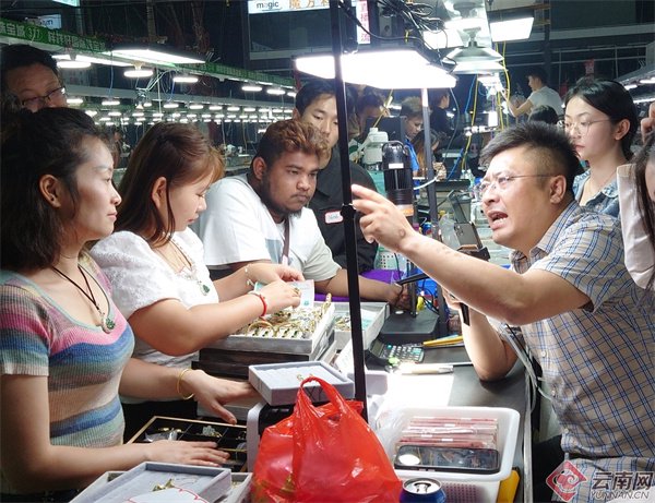 【高质量发展调研行】 人才汇集,发展规范 瑞丽稳健打造"中国珠宝直播