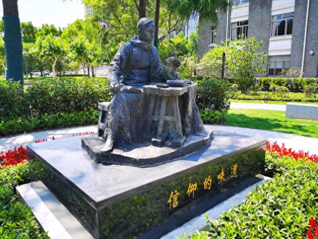 基金会教育慈善公益30年"主题活动在上海音乐学院贺绿汀音乐厅举行