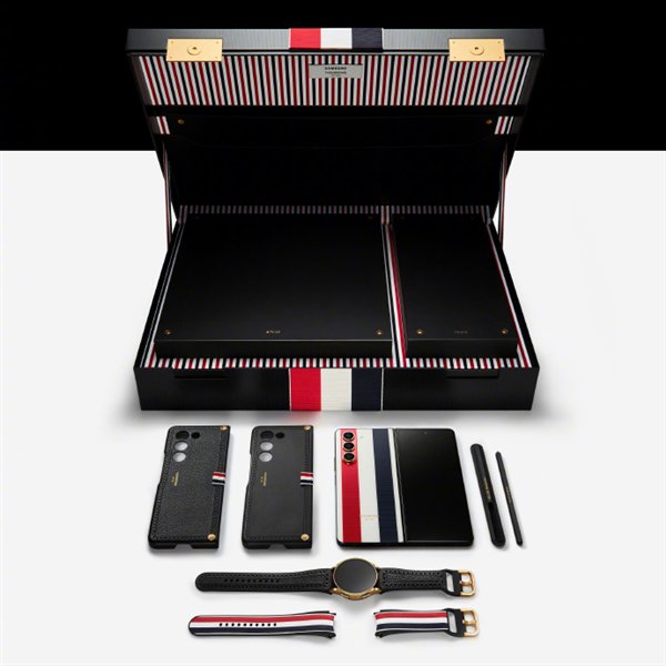 三星galaxyzfold5thombrowne限量版官宣土豪金铰链盖吸睛