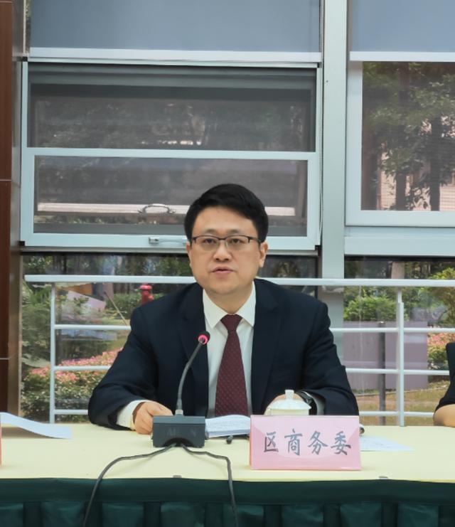 九龙坡区商务委党委书记,主任余健翡