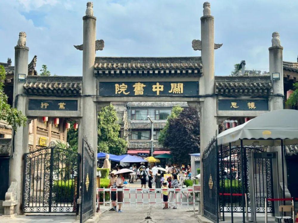 西安书院门历史文化街区的关中书院牌坊.郑昕 摄