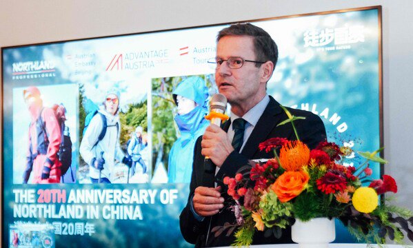 方面所做出的巨大贡献,奥地利驻华大使馆公使吴浩然先生亲临庆典现场