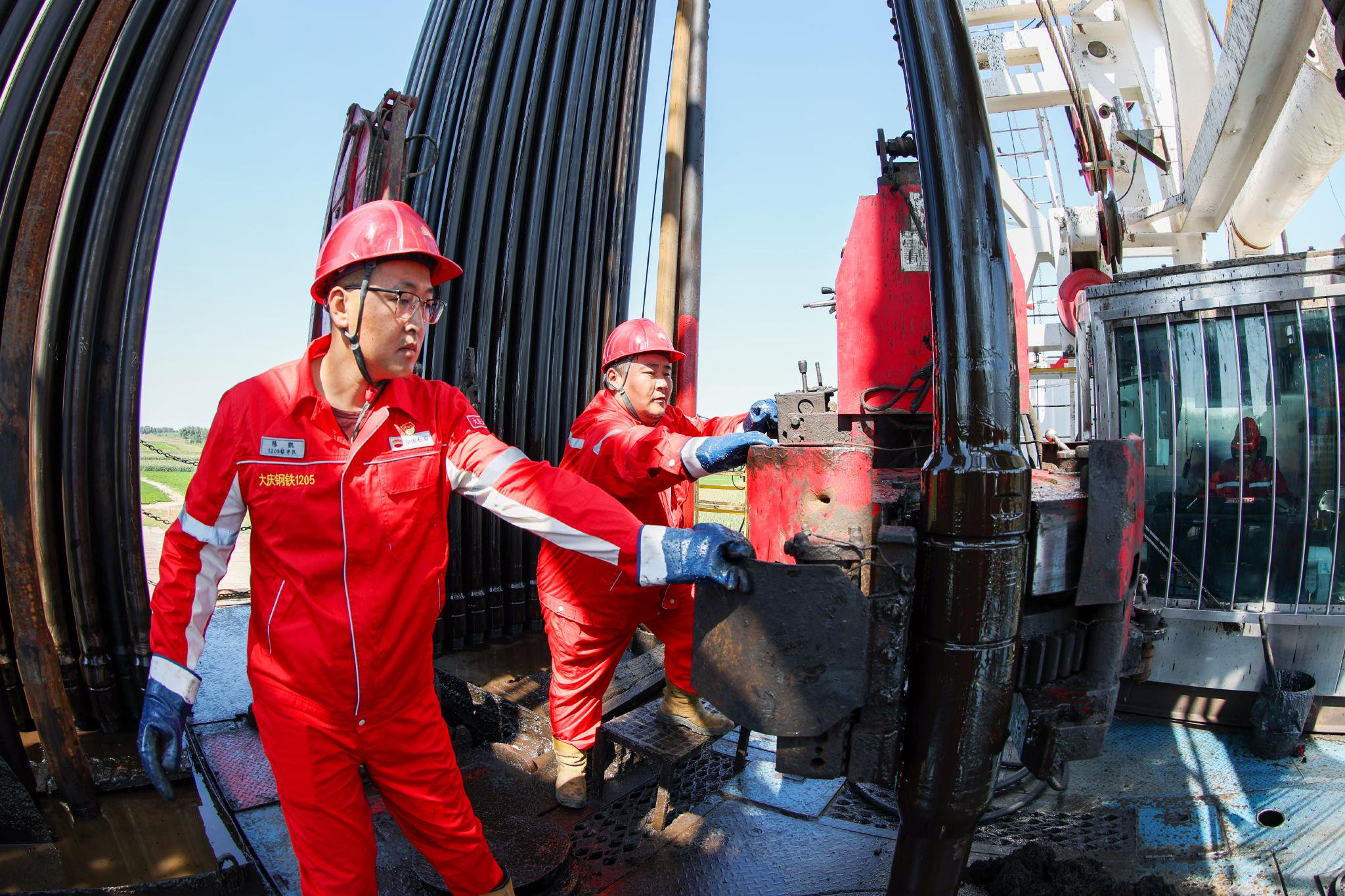 98天!大庆油田1205钻井队再创新纪录|大庆油田_新浪财经_新浪网