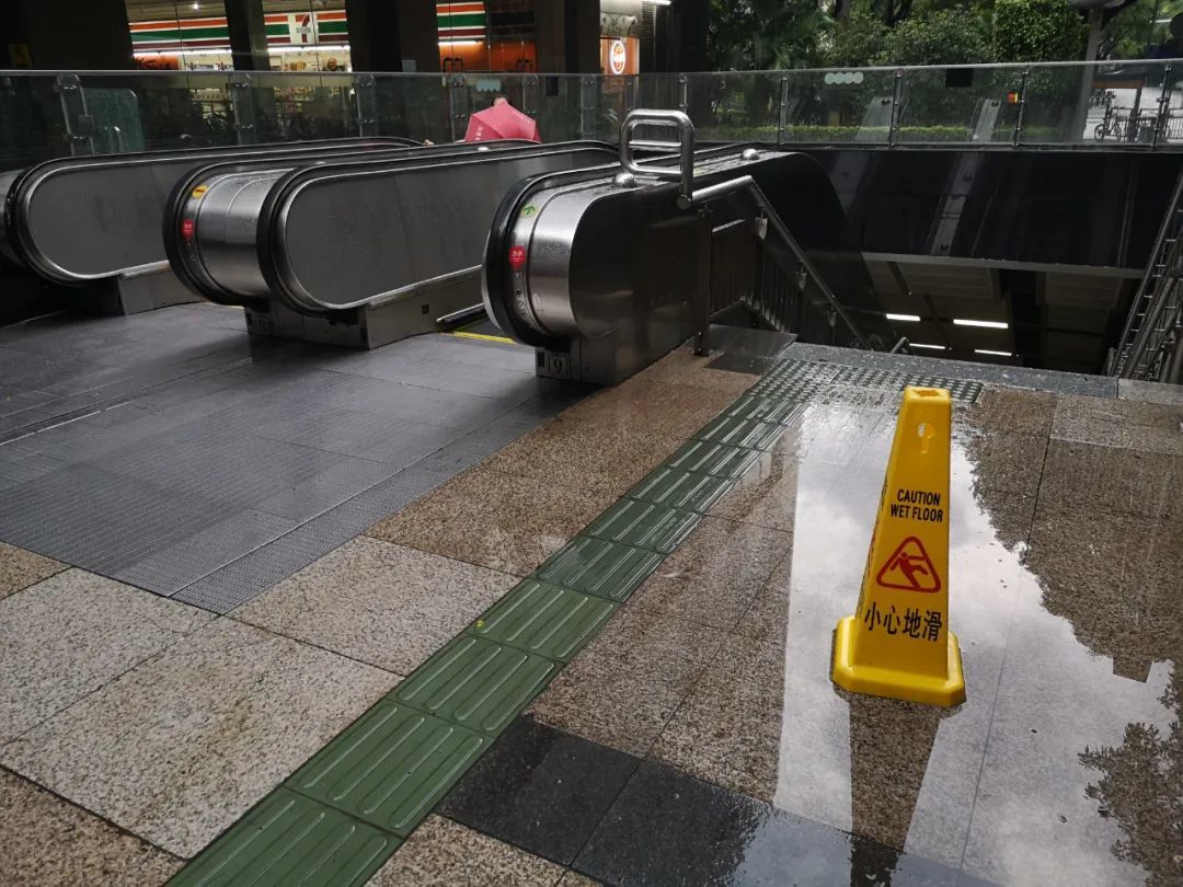 雨天出行,注意安全