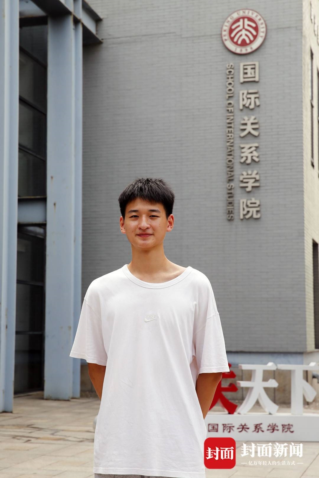 “敬礼娃娃”郎铮在北大开启新征程:有点想家,会按照自己的节奏好好学习|北京大学_新浪财经_新浪网
